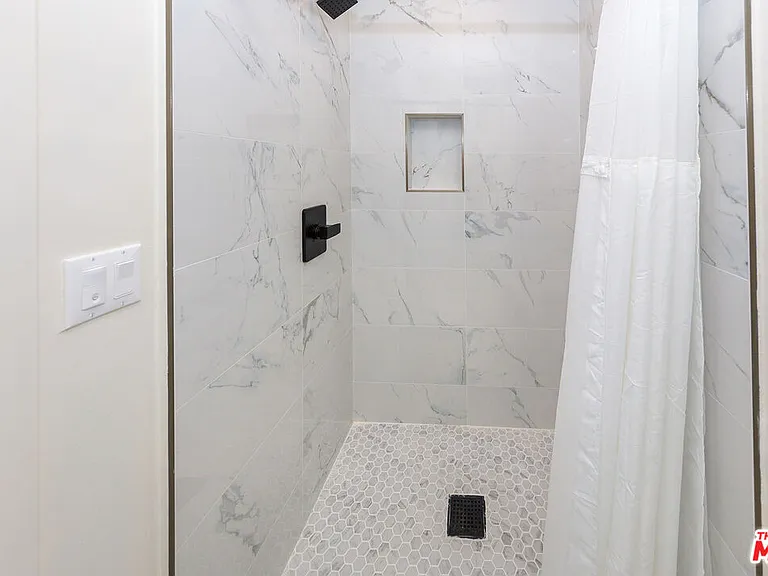 1656 S Crescent Heights Blvd — Photo 15