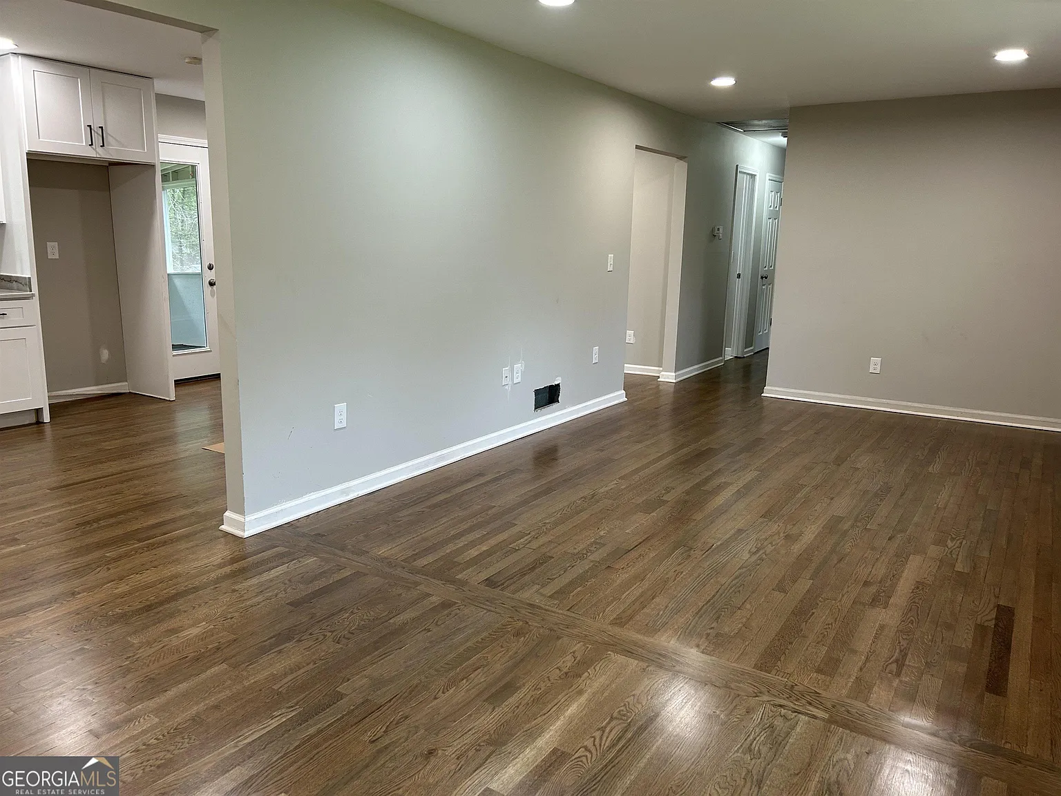 3 bed, 2.0 bath, 1633 sqft, $2,095 — Photo 3