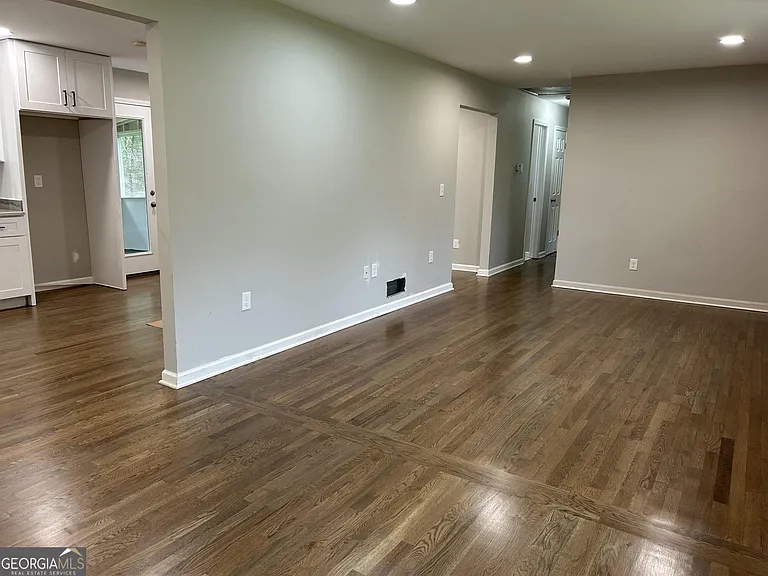 720 Jewel Pl — Photo 3
