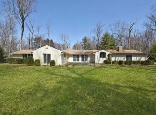 1 Parish Dr #1, Locust Valley, NY 11560