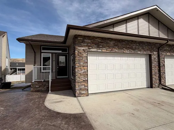 22 S Garden Way, Drumheller, AB T0J 0Y5