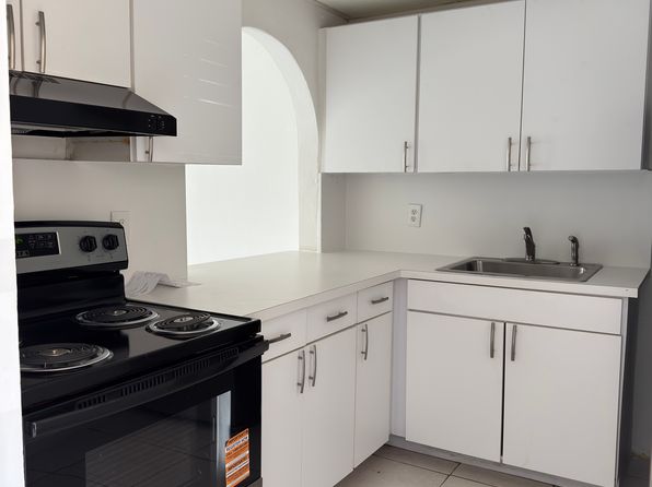 301 NW 177th St APT 204
