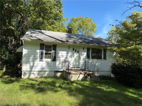 1235 E Turkeyfoot Lake Rd, Akron, OH 44312