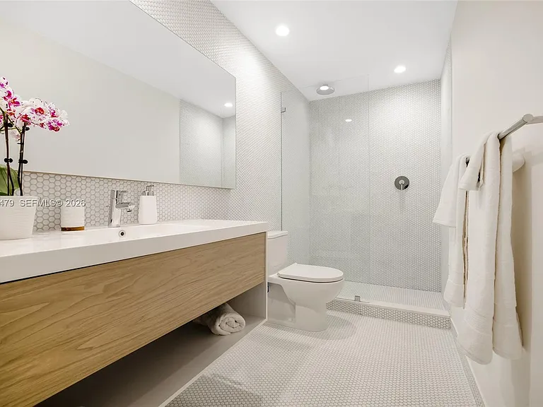 9881 E Bay Harbor Dr #401 — Photo 7