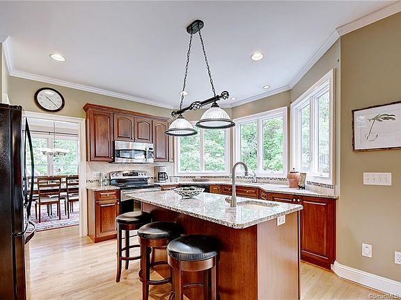 3rd image of 213 High Wood Dr