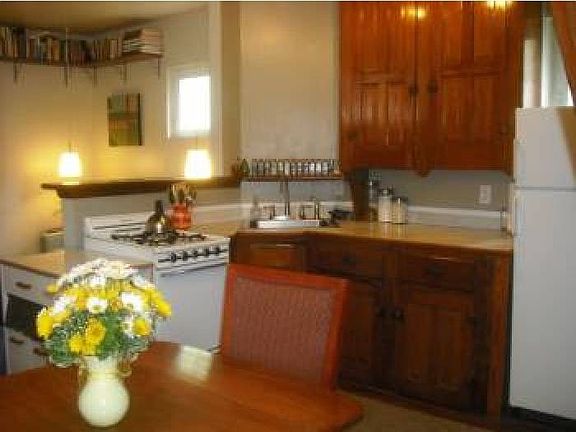 Eat-in Kitchen
