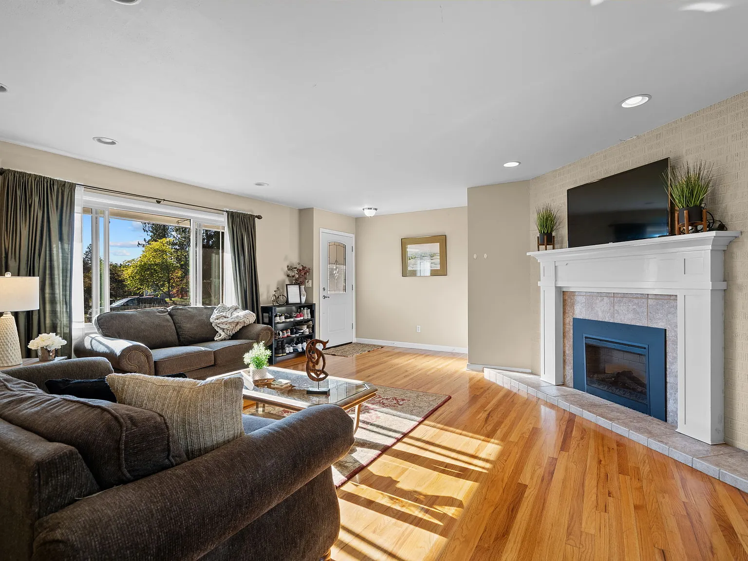 4 bed, 2298 sqft, $2,950 — Photo 4