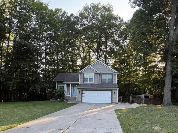 6825 Anita Ct, Fruitport, MI 49415