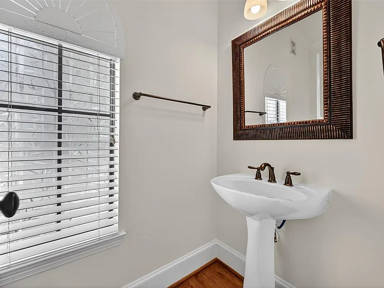 5305 Lillian St #B — Photo 14