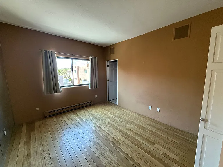 814 SE Cir NW — Photo 21