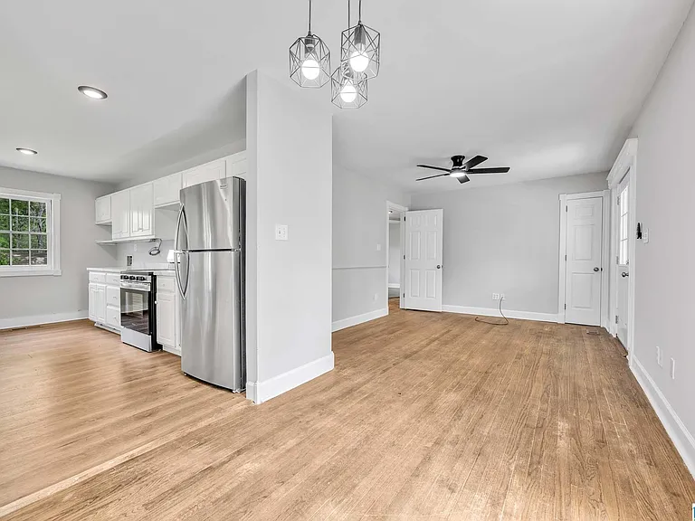 3027 Cora Ave — Photo 9