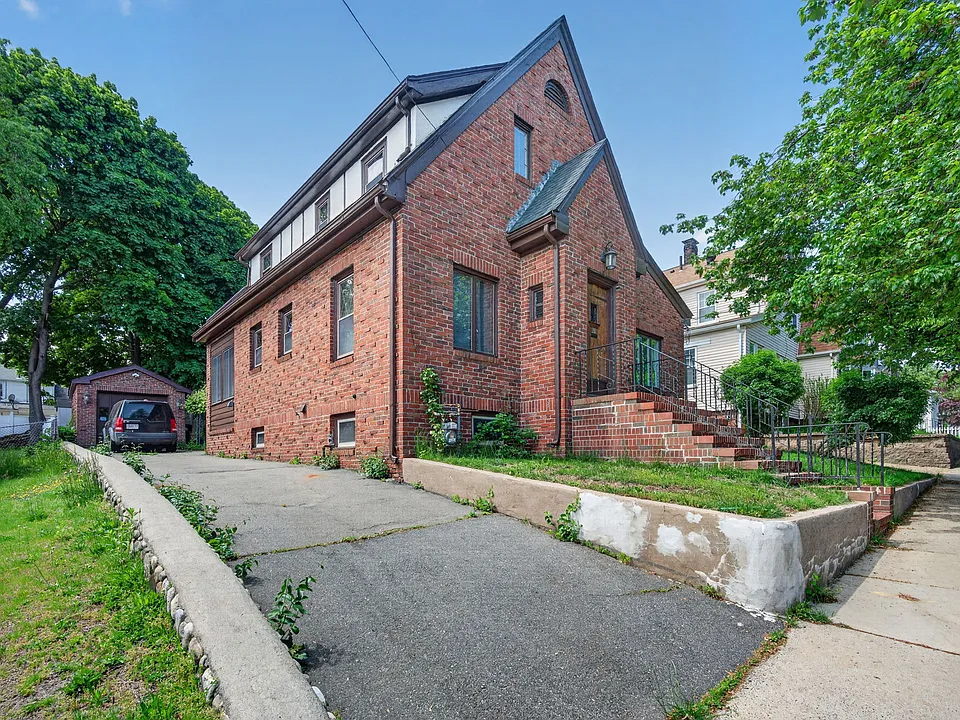 28 Thurlow Ave