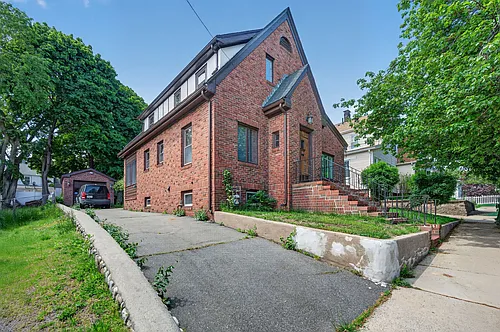 28 Thurlow Ave Photo 1
