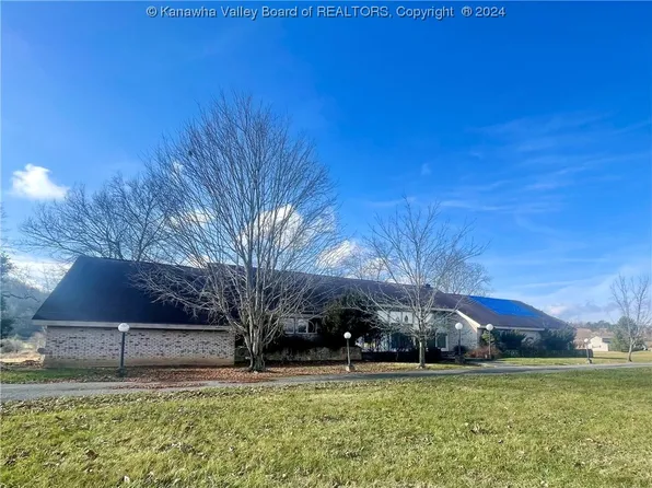 141 Evans Grove Dr, Evans, WV 25241