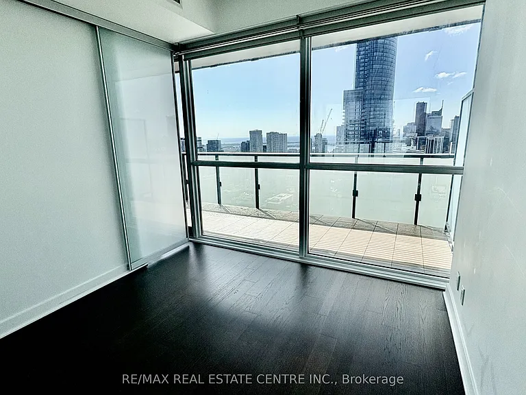 15 Grenville St #4710 — Photo 7