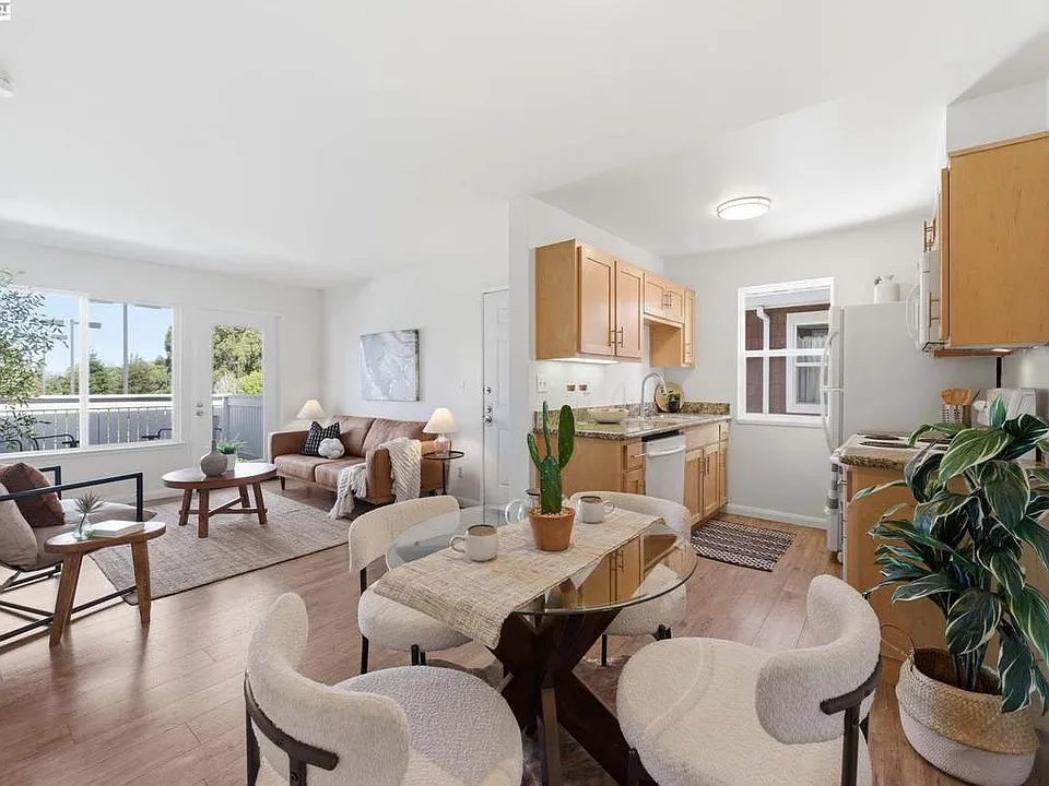 22 Marina Lakes Dr