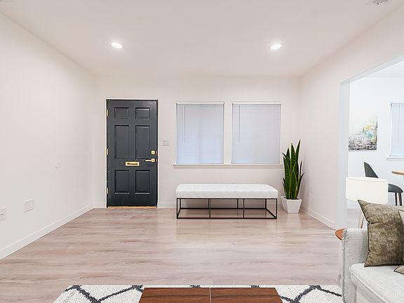 4th image of 11340 Emelita St