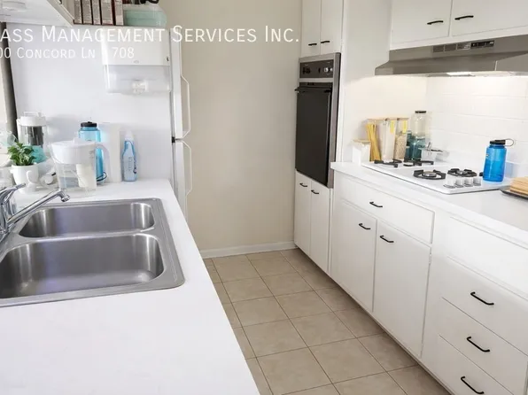 700 Concord Ln #708, Barrington, IL 60010