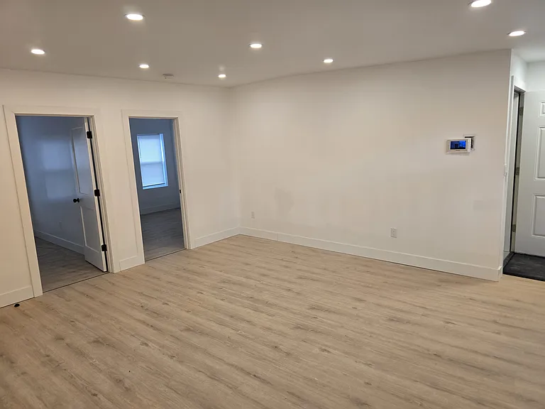31 Van Zandt St #3 — Photo 17