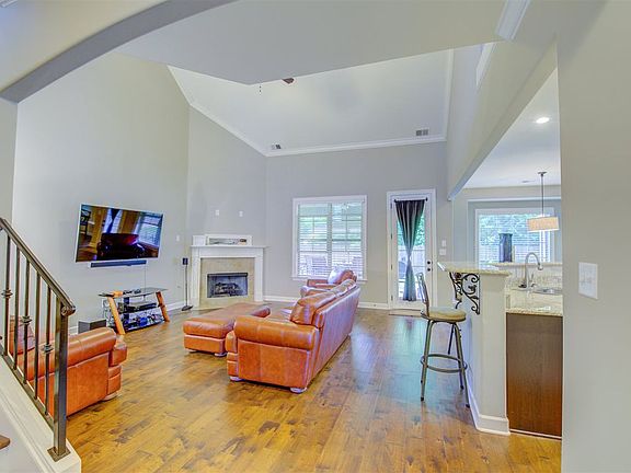 3rd image of 7128 Hill Farm Dr