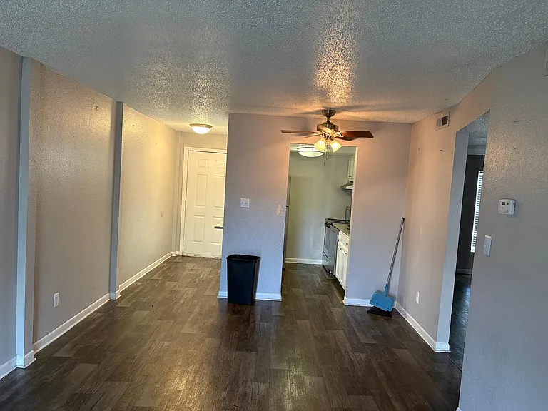 Temple Terrace Hwy — Photo 7