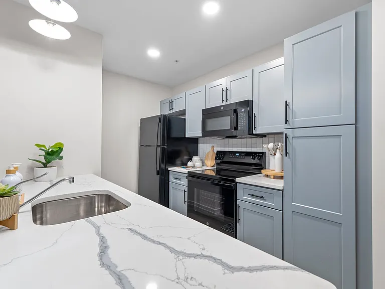 Altamont Apartments Limited-Time Special! First Month FREE with Approved Application! — Photo 25