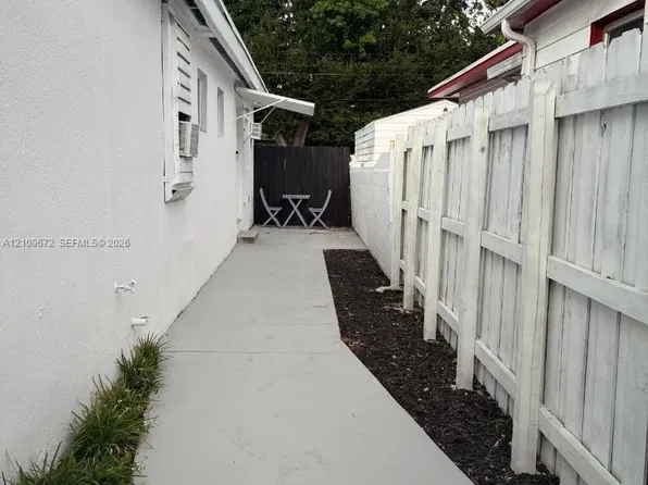 227 SW 26th Rd, Miami, FL 33129
