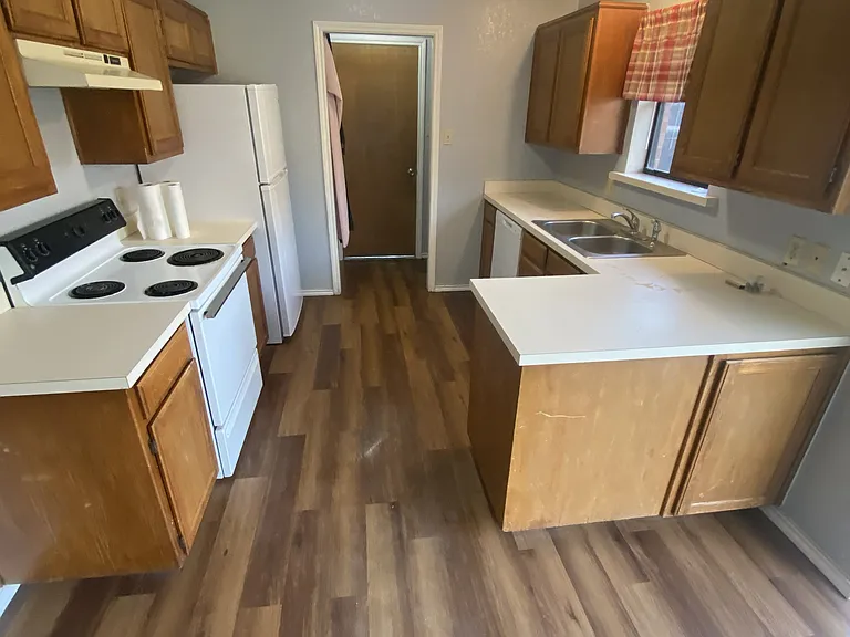 1204 Lindsey Ln #B — Photo 6