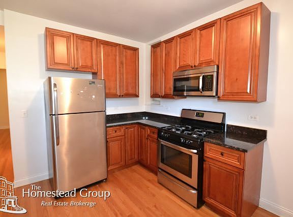 2nd image of 3117 N Sheffield Ave #01