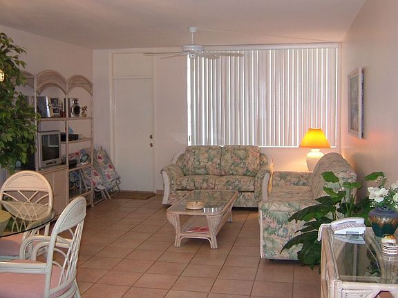 open living/dinning room