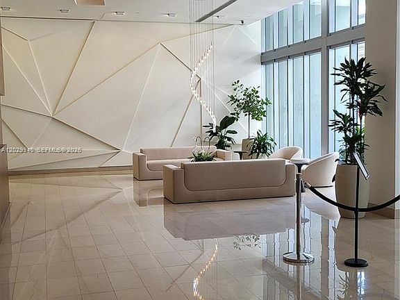4th image of 1111 SW 1st Ave #2718
