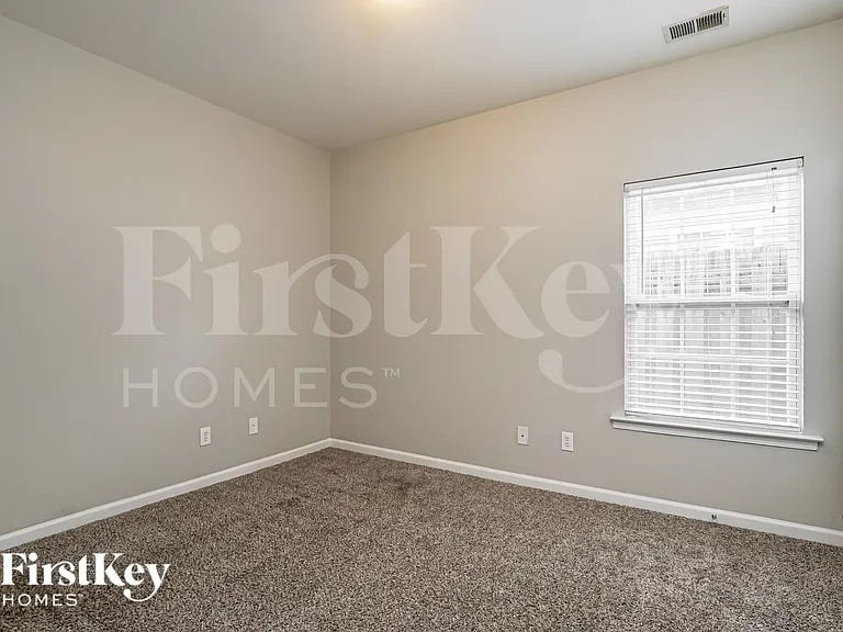 1092 Fairbank Ln — Photo 16