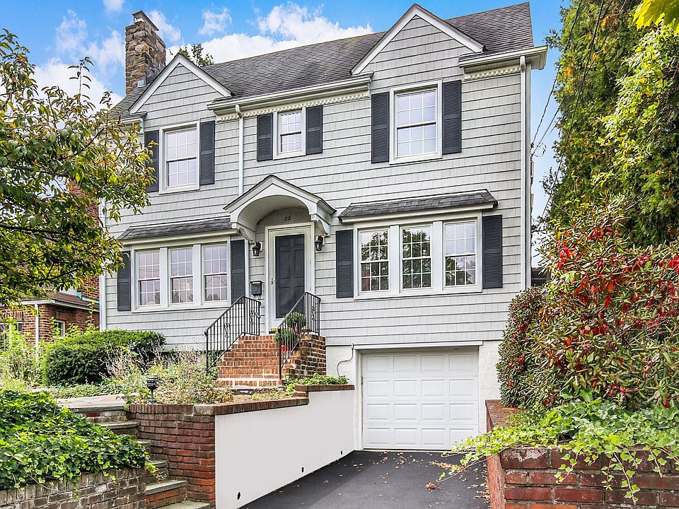 22 Alden Rd Larchmont, NY (05 of 06).jpg