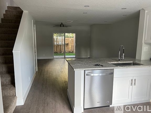 4th image of 2511 NE 15th St #2511