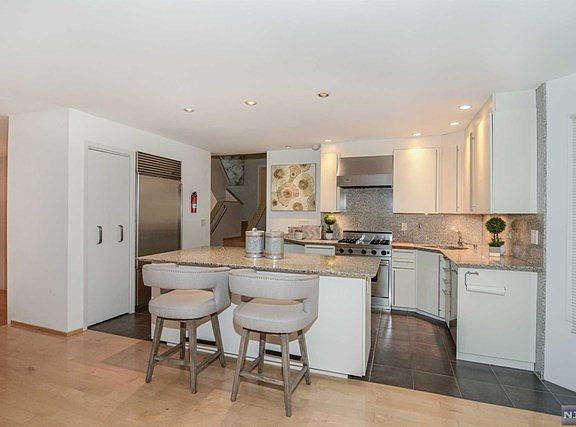 5th image of 211 Clarken Dr