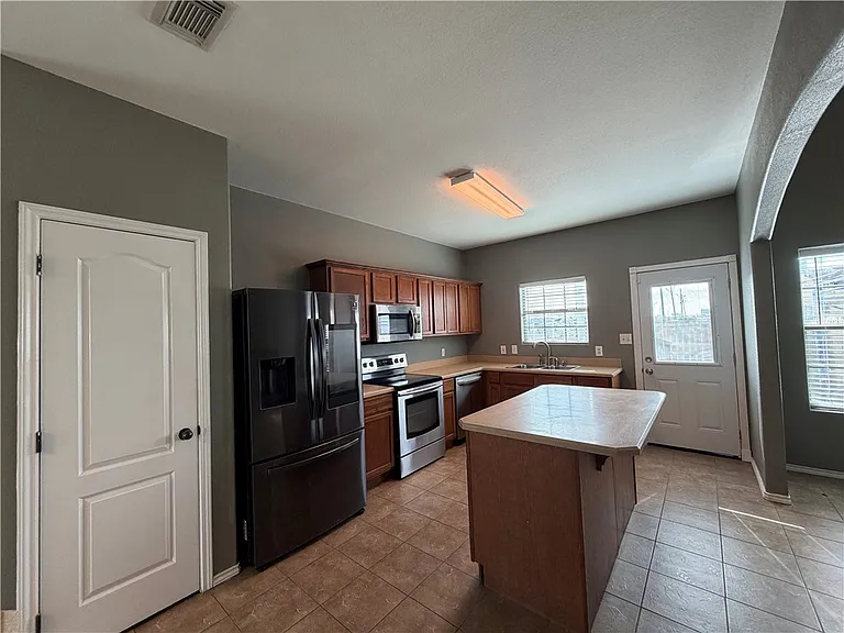 5509 Candace St — Photo 8