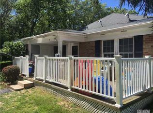 8 Valley Forge Ct, Ridge, NY 11961