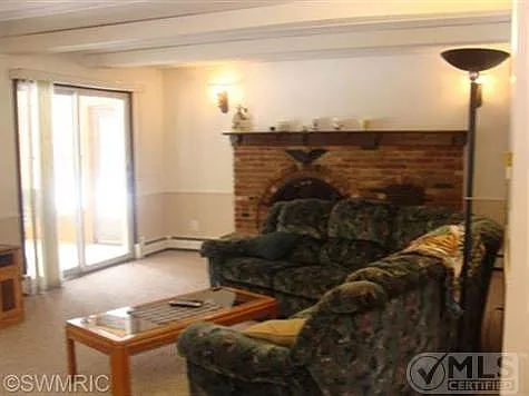 19385 Ottawa Ln photo 1