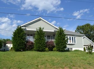 702 9th St, Shenandoah, VA 22849