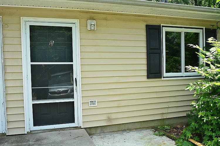 1st image of 600 Barton St APT D