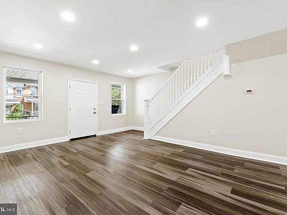 5th image of 1103 E Stafford St