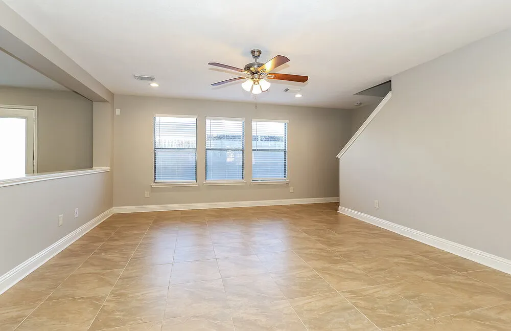 3 bed, 2.5 bath, 2050 sqft, $2,170 — Photo 4