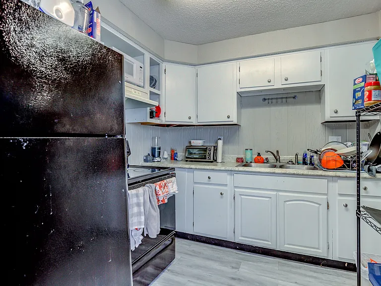110 Homestead Ave — Photo 14