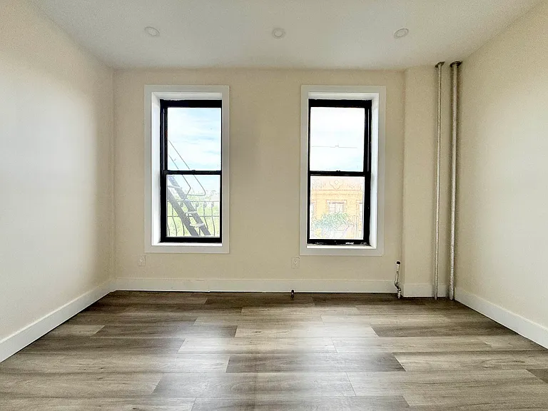 30 Rogers Ave #2D — Photo 1
