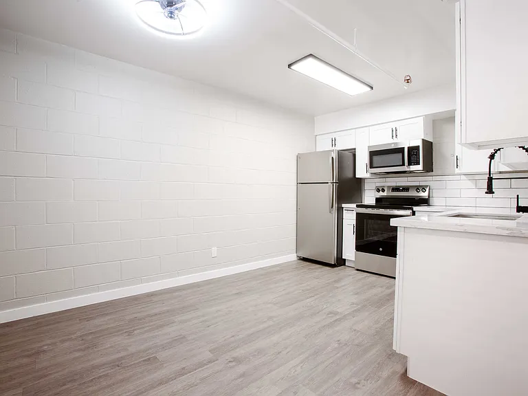 University Lofts — Photo 15