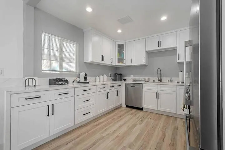 20641 Wyandotte St — Photo 12