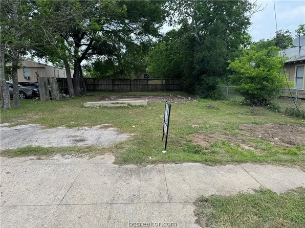 902 Muckleroy St, Bryan, TX 77803