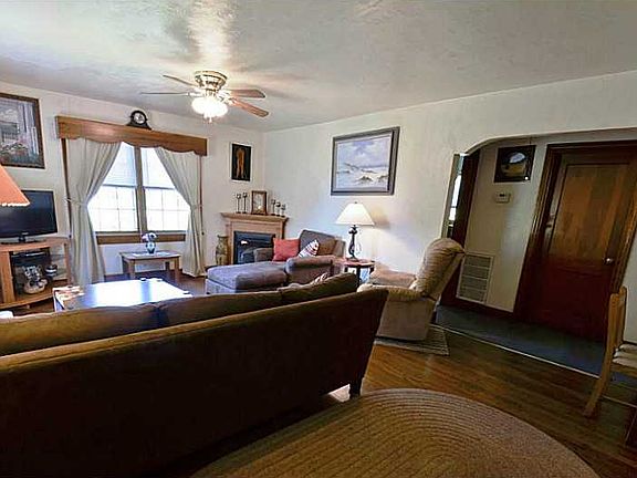 4th image of 446 Macarthur Ave
