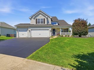 2213 Roaring Creek Dr, Aurora, IL 60503