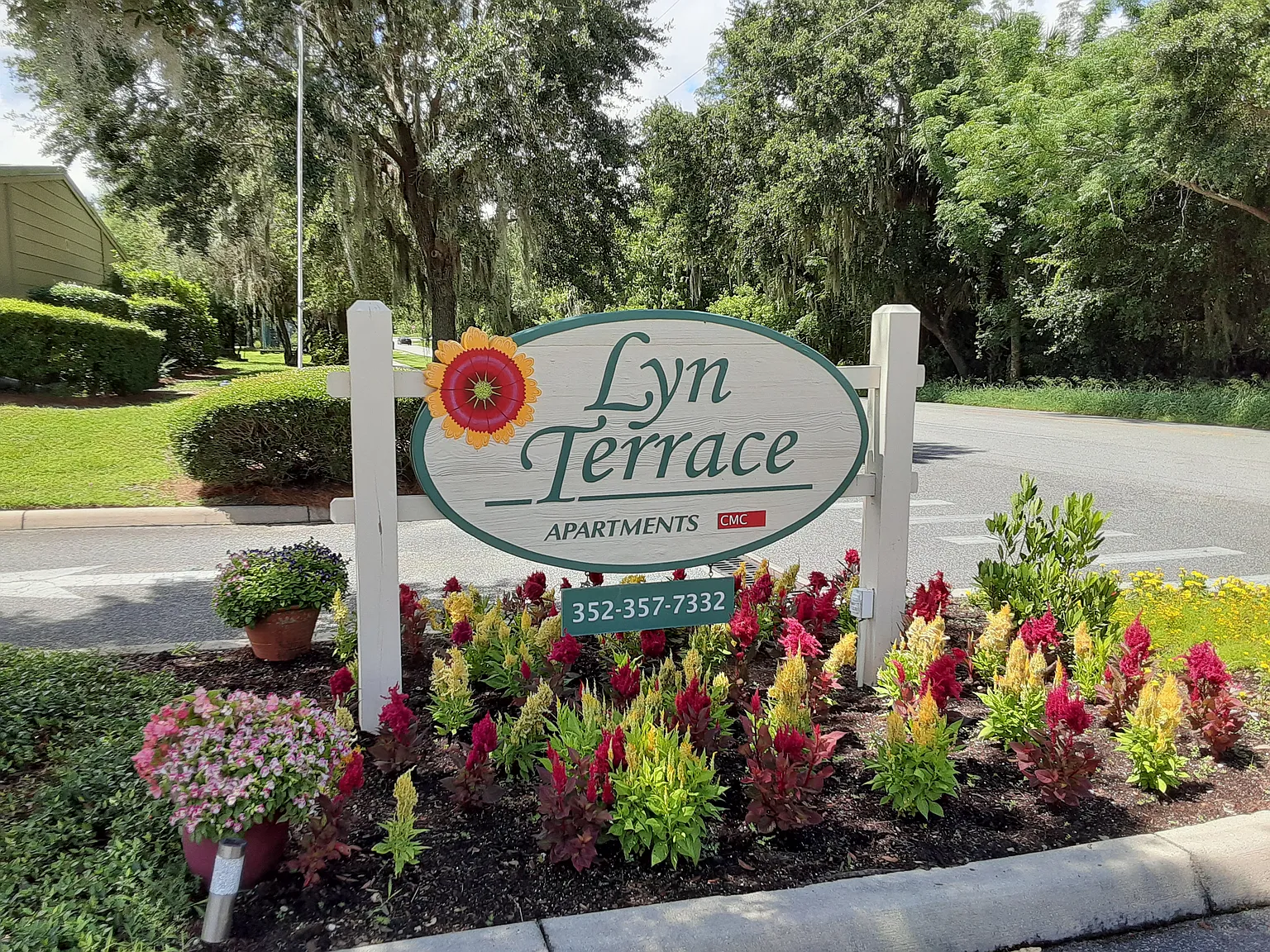 Lyn Terrace Apartments — Photo 1